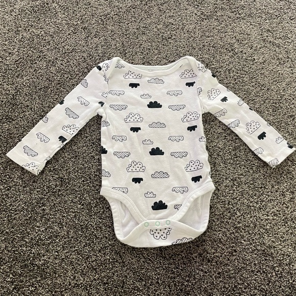 cloud island Other - Cloud Island Baby Black/White Cloud Print Long Sleeve Onesie, Size 12 Months